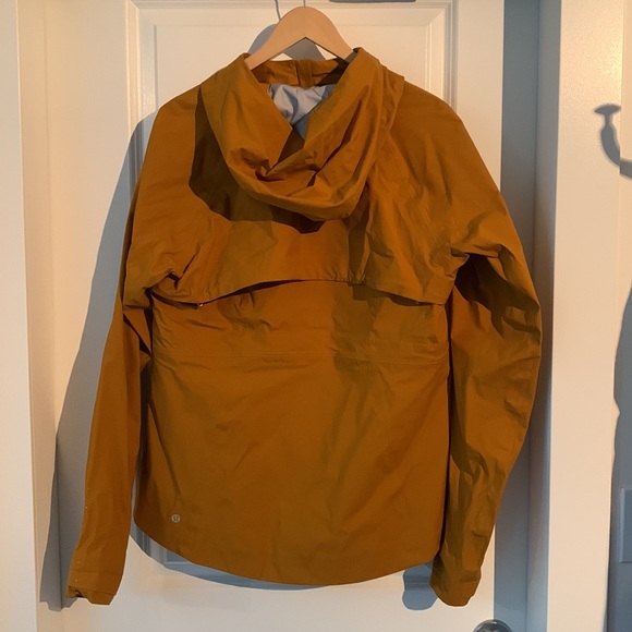 Women's lululemon The Rain Is Calling Jacket II - Size 12 - Gold/Yellow NWT - Picture 4 of 6